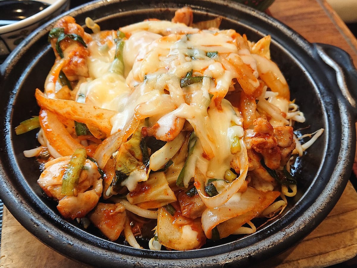 Dakgalbi (spicy stir-fried chicken)