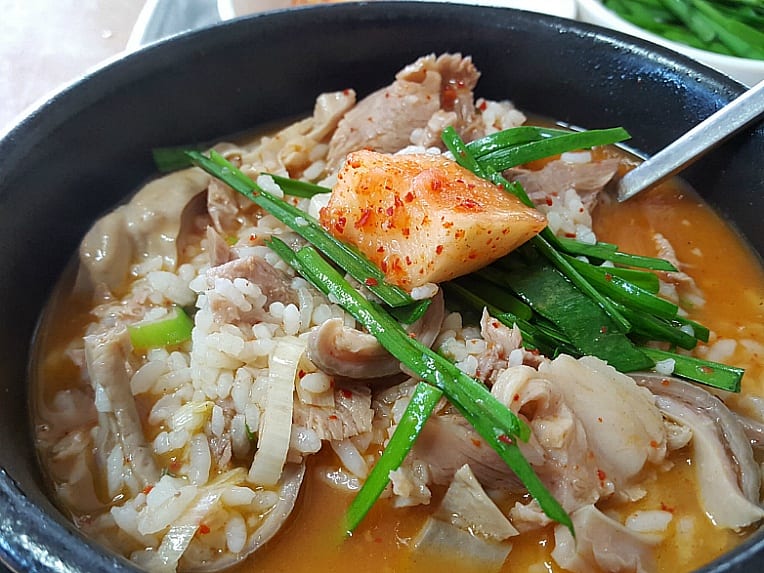 Dwaeji-gukbap (pork soup rice)